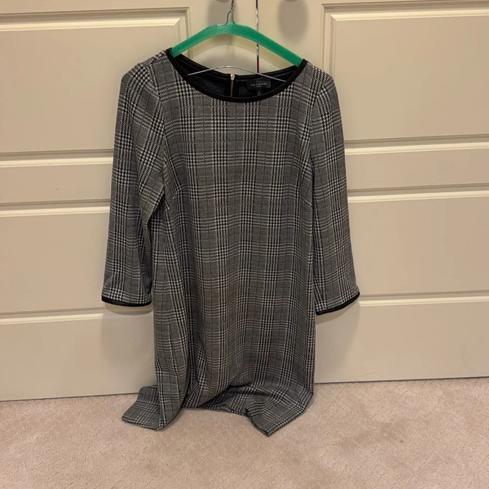The Limited Dress‎